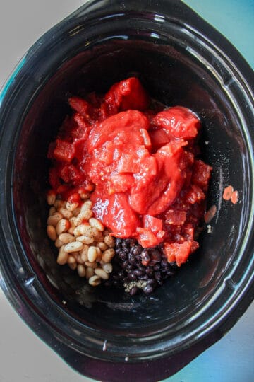 An Easy Slow Cooker Beef and Bean Chili Recipe - Nomaste Hungry