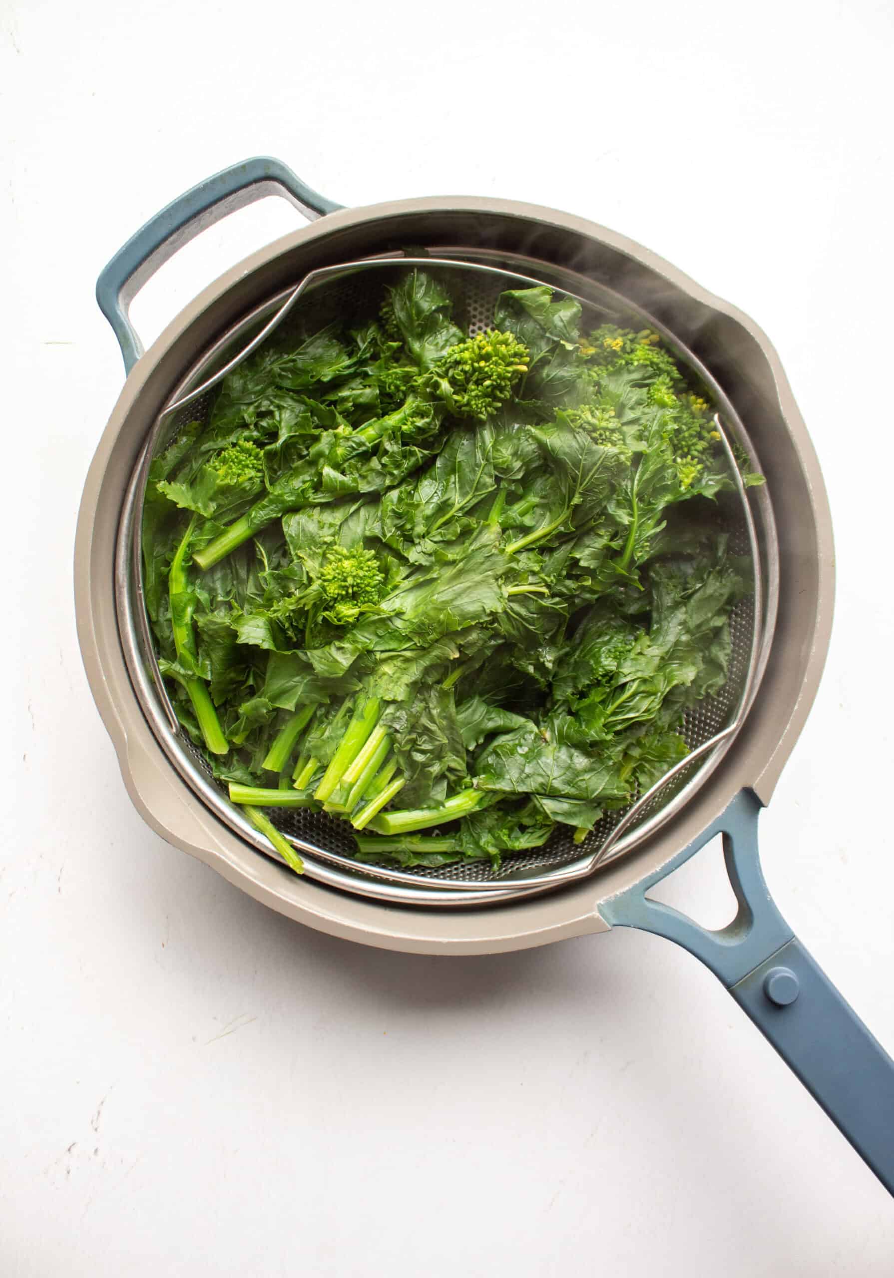 Delicious steamed leafy greens, perfect for healthy meals and vegetarian dishes.